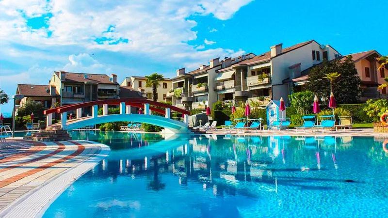 Apartment With Garden And Grill - Green Residence Sirmione Desenzano del Garda Kültér fotó