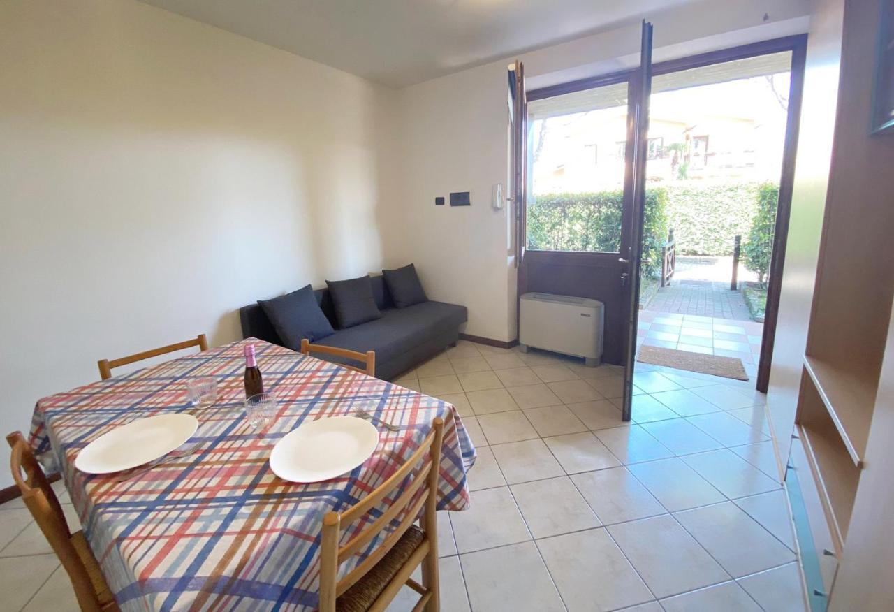 Apartment With Garden And Grill - Green Residence Sirmione Desenzano del Garda Kültér fotó
