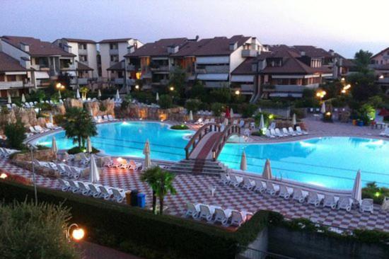 Apartment With Garden And Grill - Green Residence Sirmione Desenzano del Garda Kültér fotó
