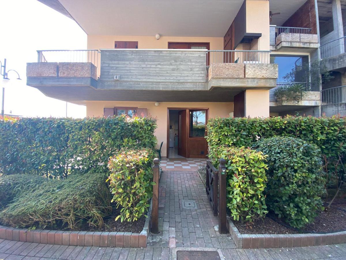 Apartment With Garden And Grill - Green Residence Sirmione Desenzano del Garda Kültér fotó