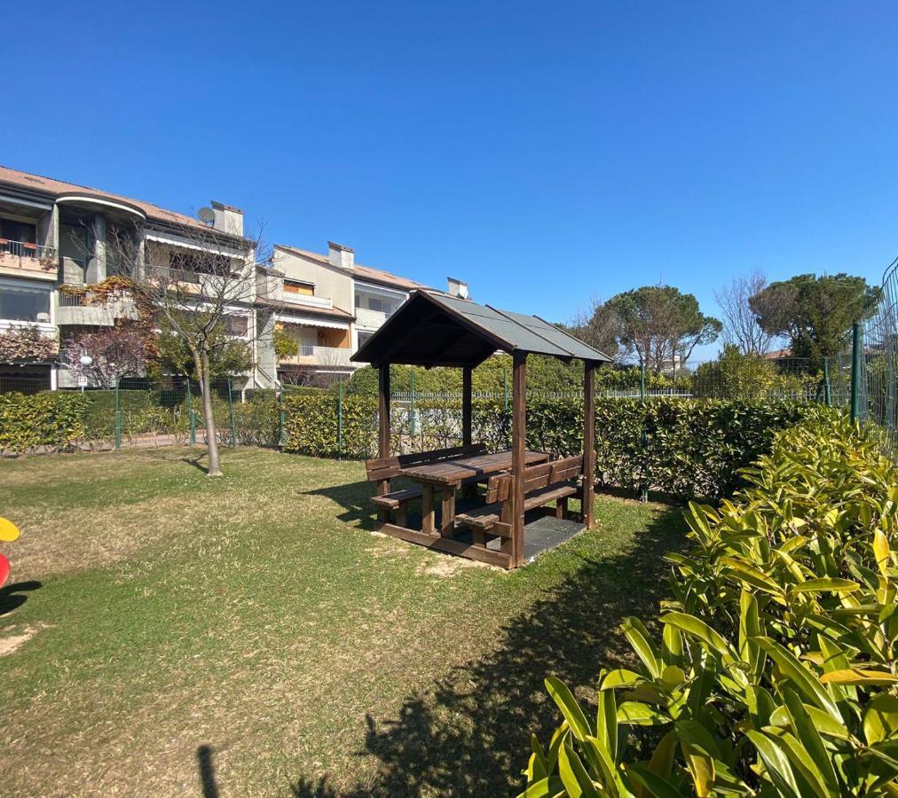 Apartment With Garden And Grill - Green Residence Sirmione Desenzano del Garda Kültér fotó