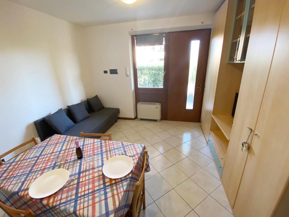Apartment With Garden And Grill - Green Residence Sirmione Desenzano del Garda Kültér fotó