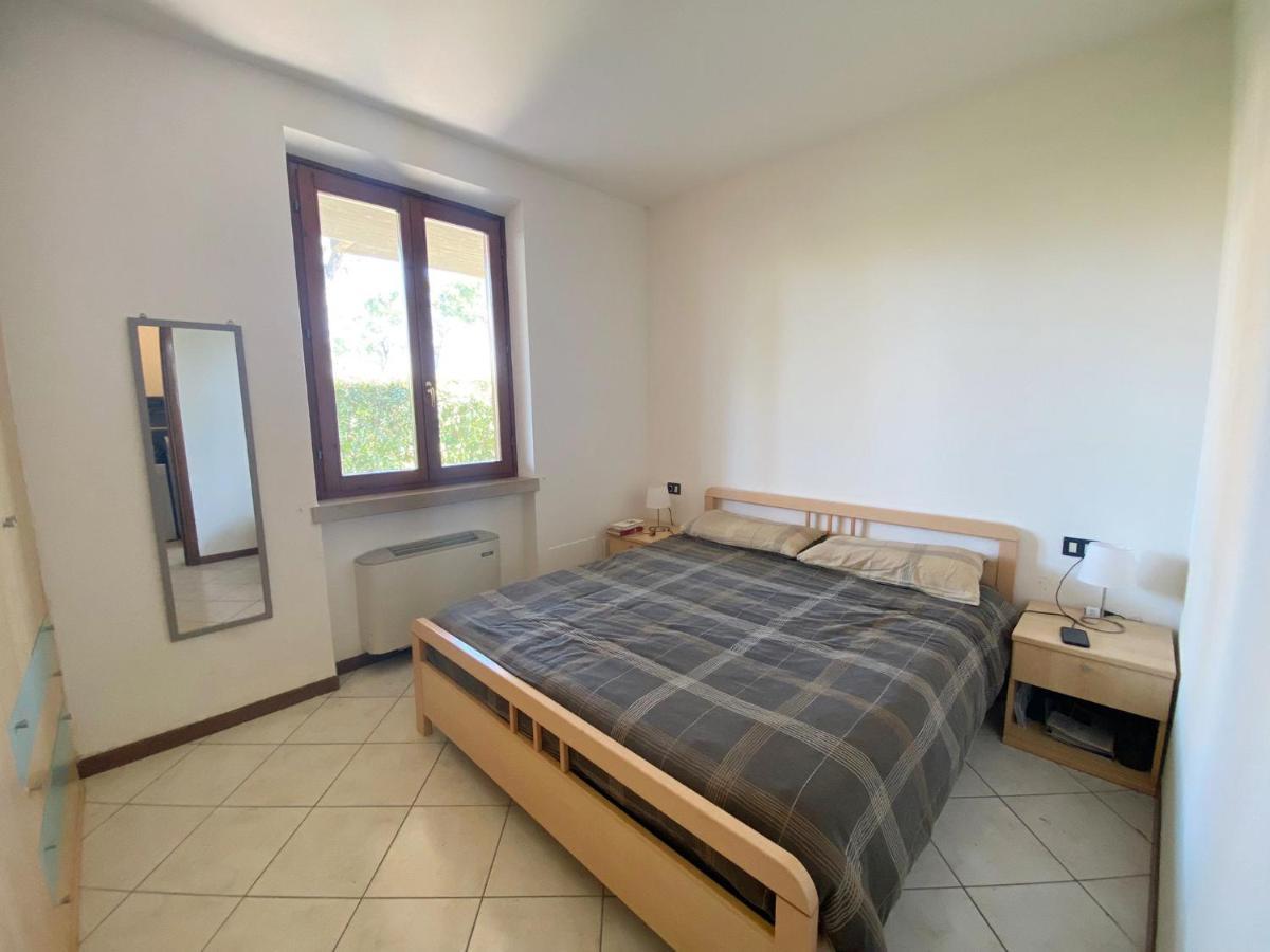 Apartment With Garden And Grill - Green Residence Sirmione Desenzano del Garda Kültér fotó