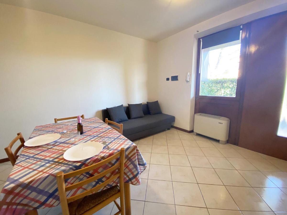 Apartment With Garden And Grill - Green Residence Sirmione Desenzano del Garda Kültér fotó