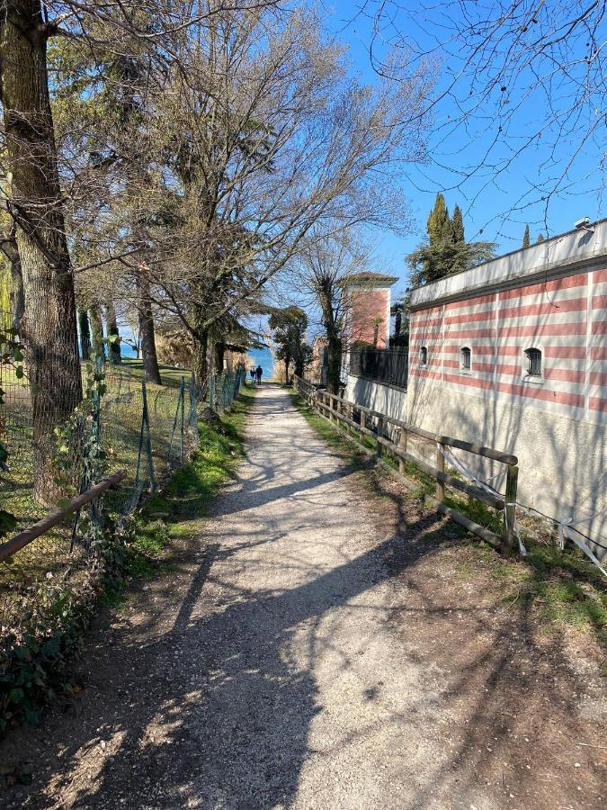 Apartment With Garden And Grill - Green Residence Sirmione Desenzano del Garda Kültér fotó