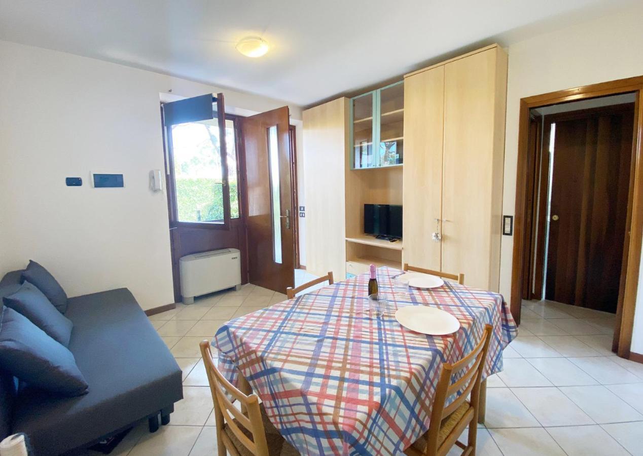 Apartment With Garden And Grill - Green Residence Sirmione Desenzano del Garda Kültér fotó